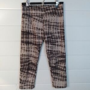 Onzie bleach dyed patterned look cropped leggings in size S/M, EUC